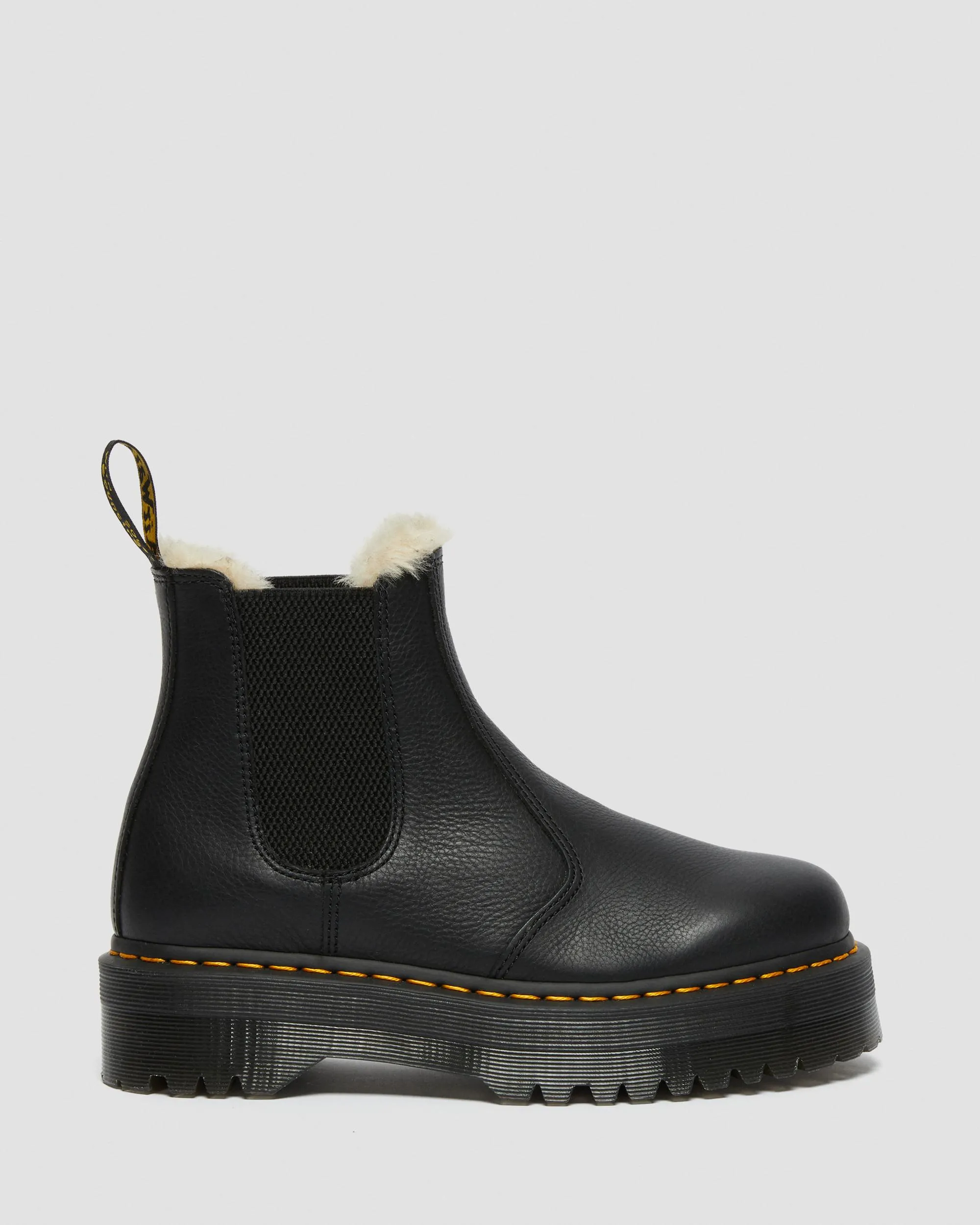 2976 Platform Chelsea boots lined with faux fur Dr. Martens