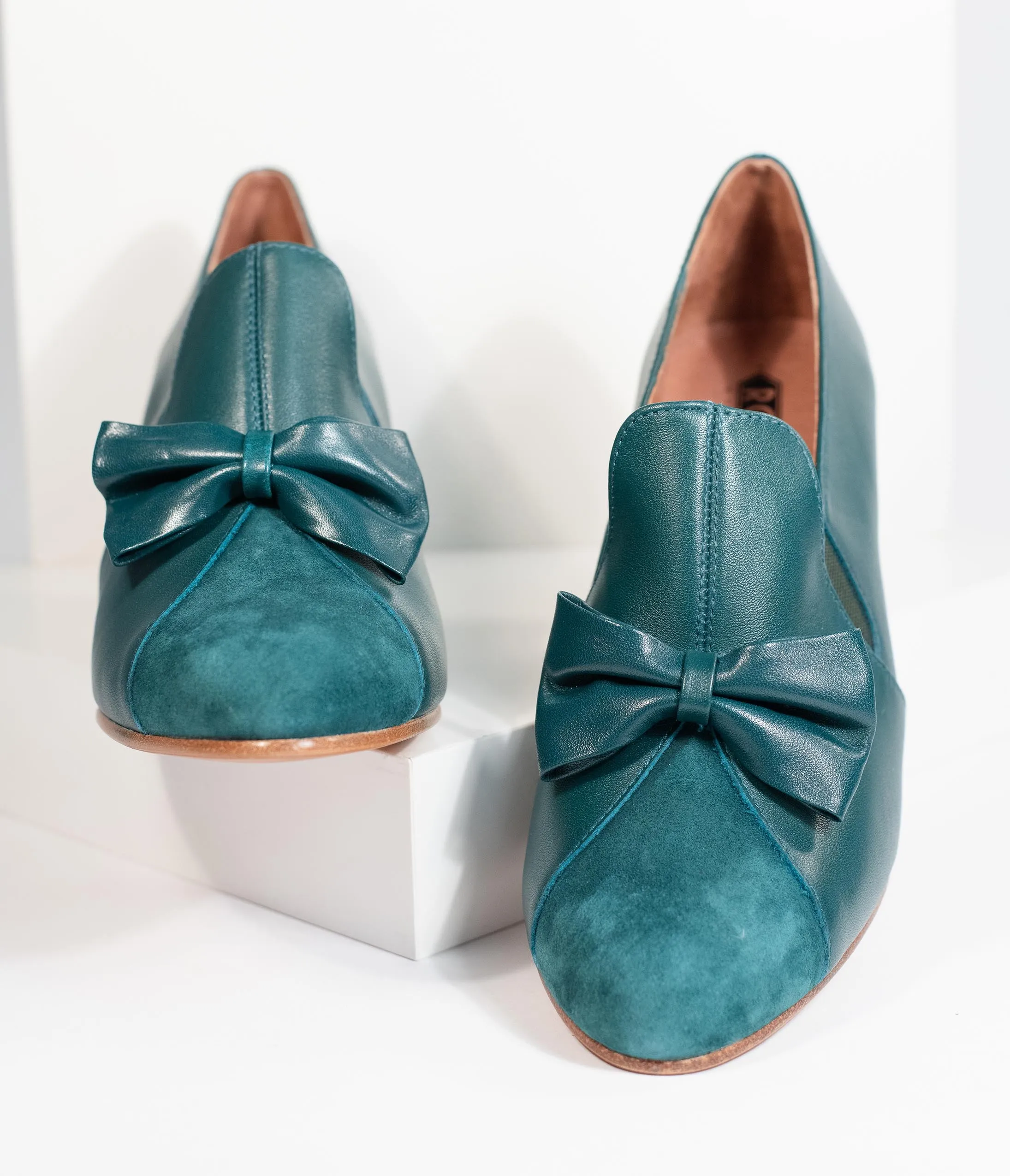 Royal Vintage Emerald Green Leather Bow Maria Pumps